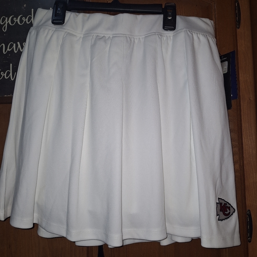 Fanatics Kansas City Chiefs Women's White Pleated Skorts In A Size Small. NWT.